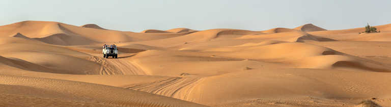 landrover-in-the-arabian-desert