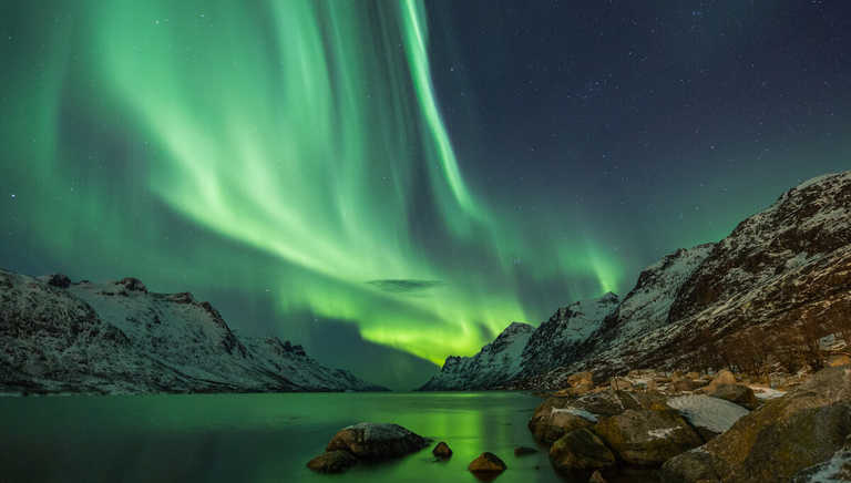 Aurora-borealis-over-Ersfjord
