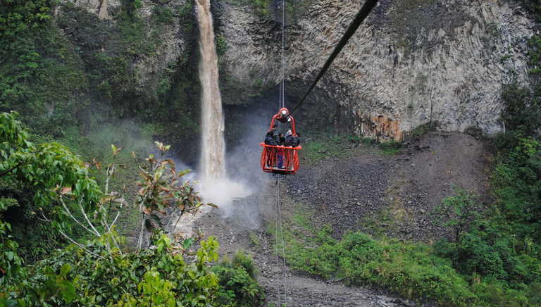 cable-car-ride-in-banos