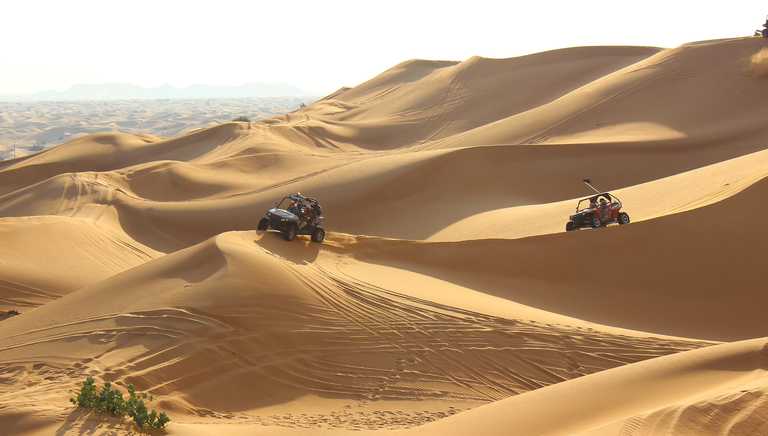 dune-buggies-in-the-desert