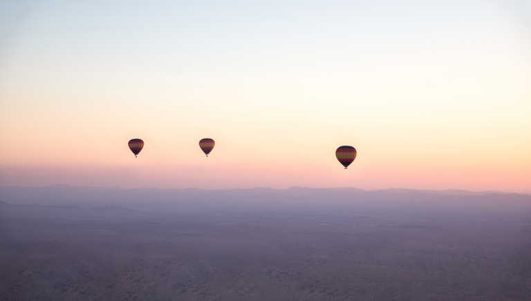 hot-air-balloons-over-the-desert