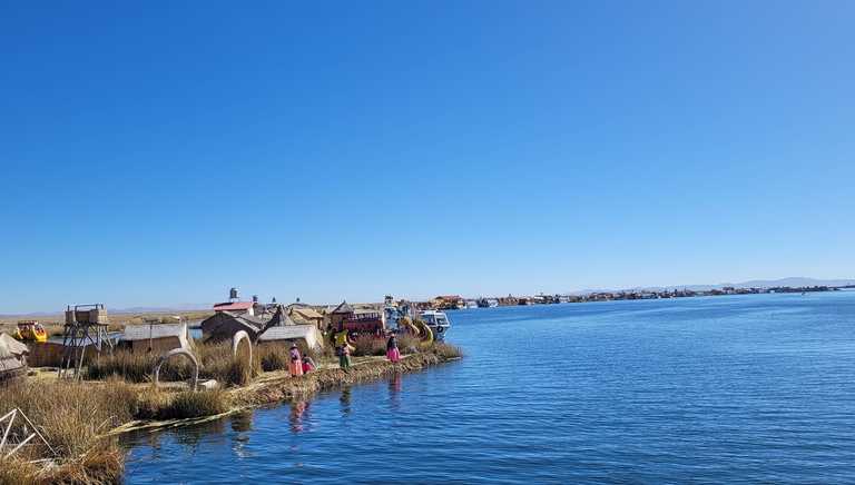 islands-of-uros-lake-titicaca