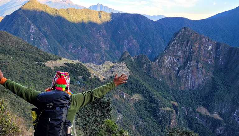 looking-out-onto-machu-picchu-from-the-inca-trail