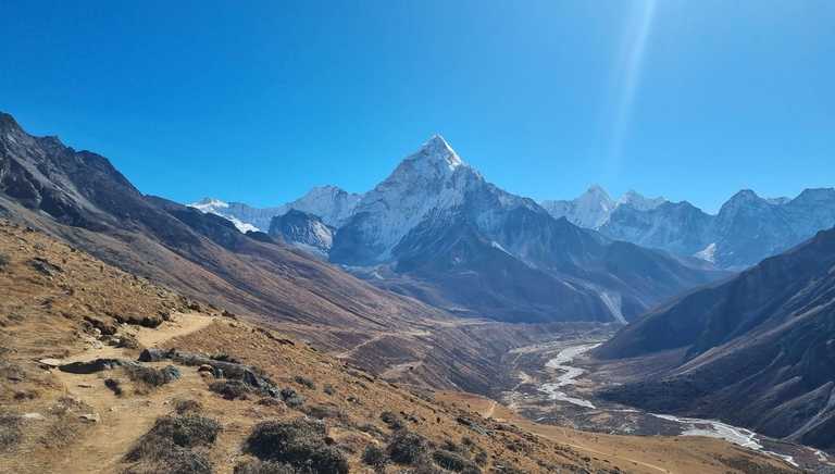 looking-up-the-valley-towards-ama-dablam