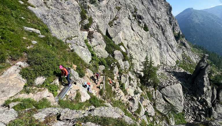 The route to the Cheserys Lakes and Lac Blanc
