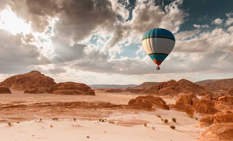 hot-air-balloon-over-desert